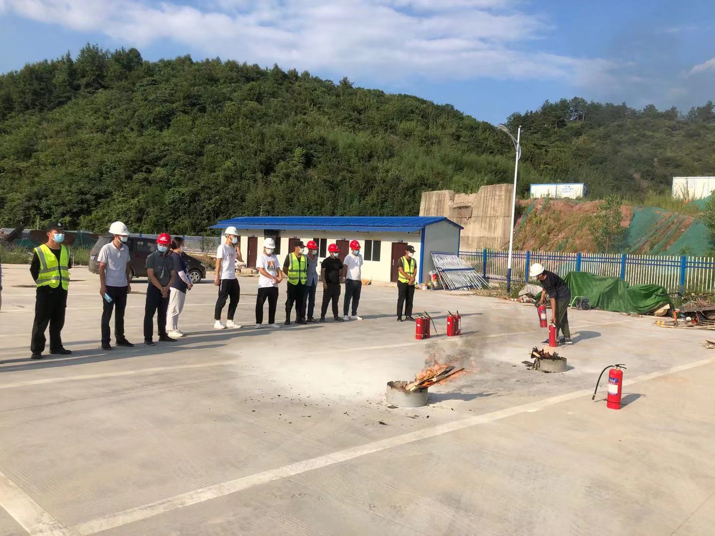 國(guó)鑫建材公司開展消防應(yīng)急演練活動(dòng)