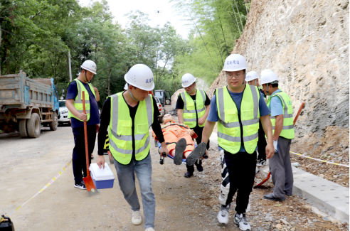 筑圣公司舉辦土方坍塌事故應急救援預案演練