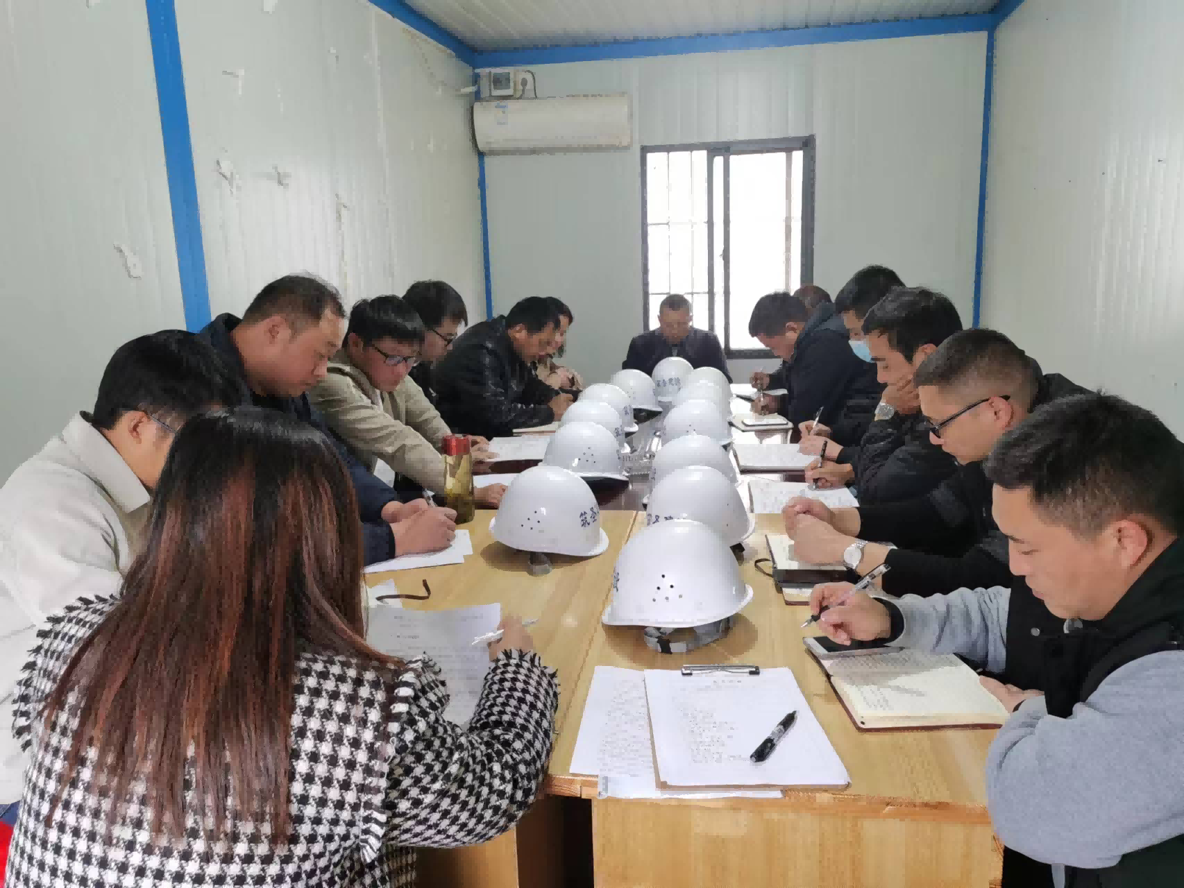 筑圣公司組織開(kāi)展施工現(xiàn)場(chǎng)學(xué)習(xí)交流活動(dòng)